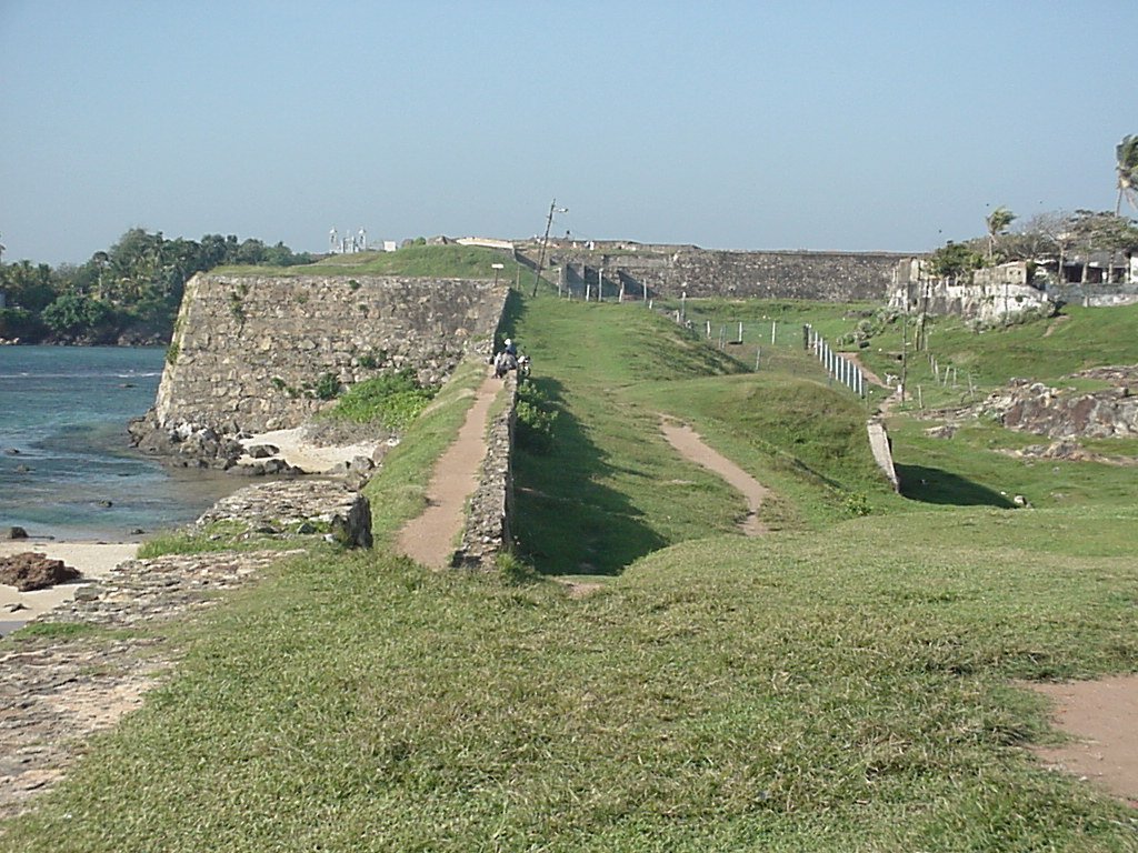 See the Ruins of the Galle Fort